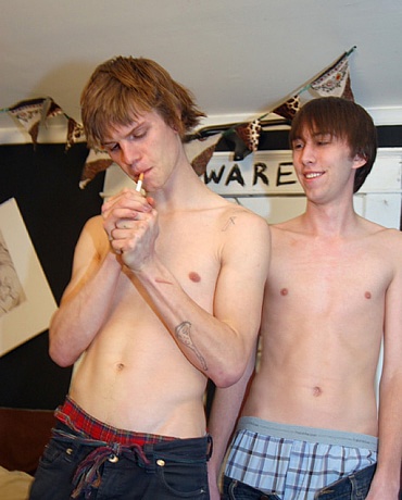 FRIENDS SMOKING & FUCKING